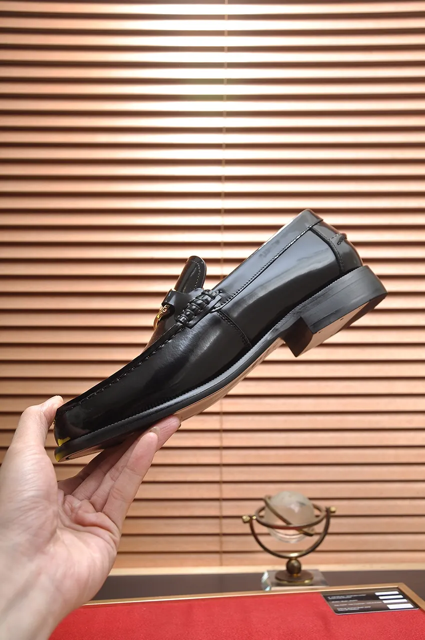 Men's shoes💰560💶[FENDI] The latest high-end men's shoes in Hong Kong! Original quality. The upper is made of imported cowhide material and cowhide lining! Super comfortable on the foot, original wear-resistant outsole, luxurious, fashionable, casual and versatile! Size: 38-45 (45 customized)